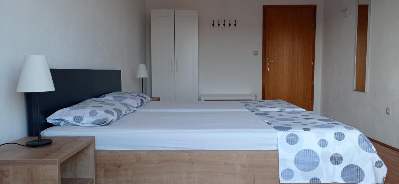 Studio Apartment With Balcony Trogir Extérieur photo